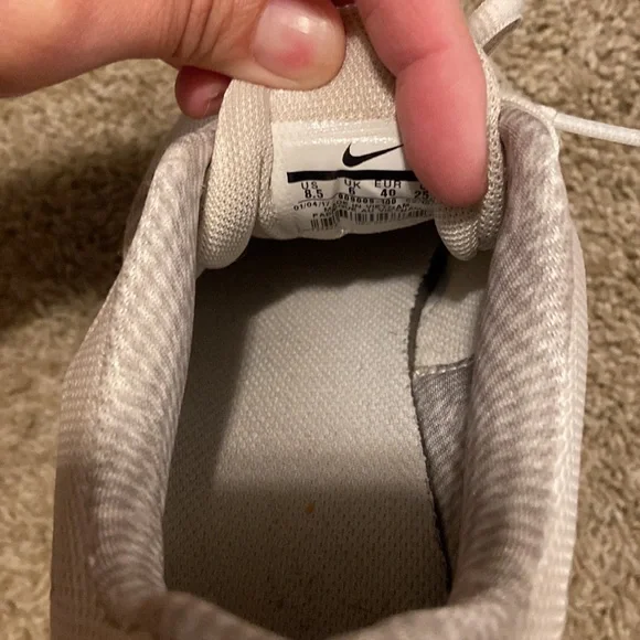 Womens white Nikes - Picture 3 of 4